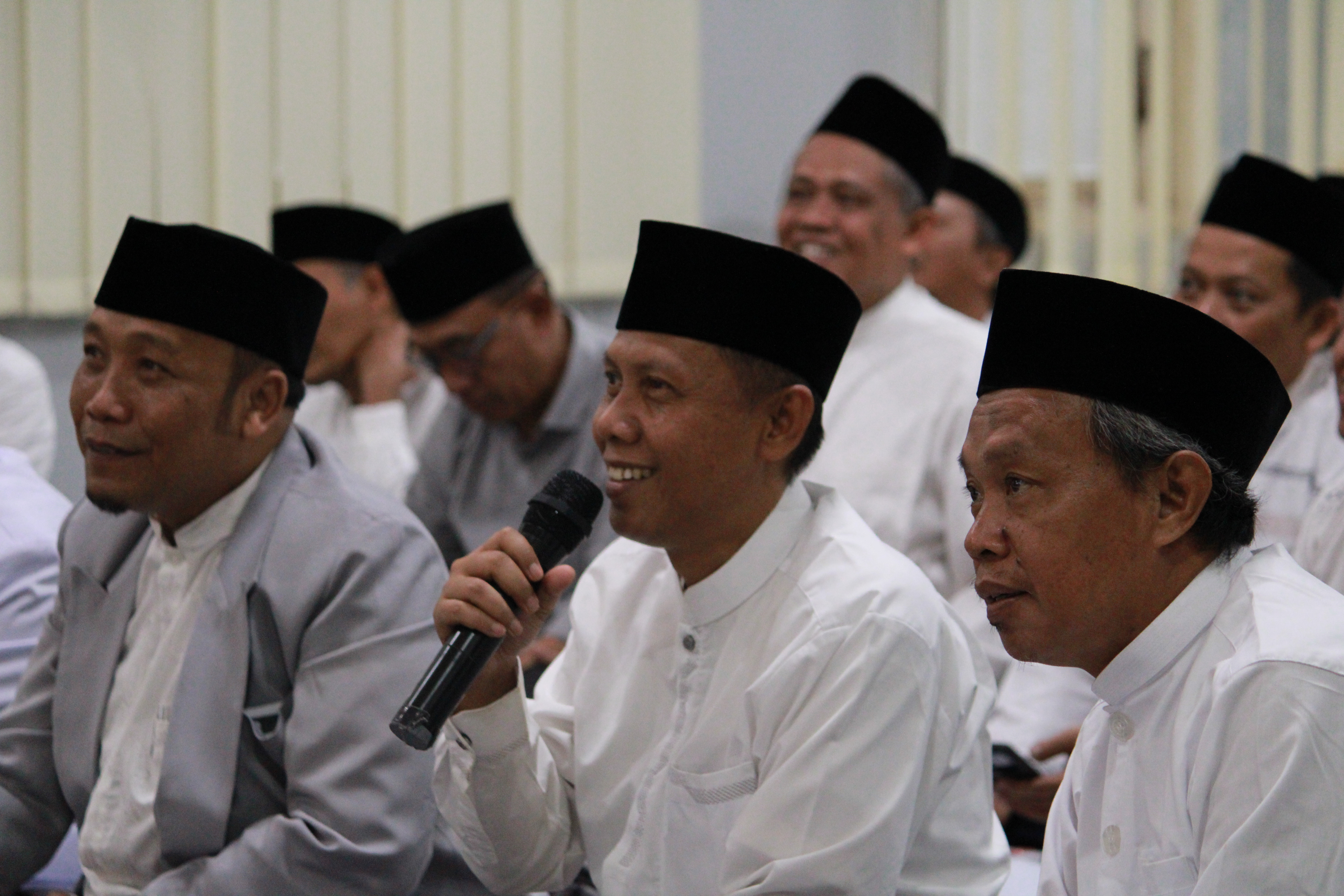 Kepala Kemenag Jember, Dr. Santoso, S.Ag, M.Pd saat disapa oleh Kakanwil.